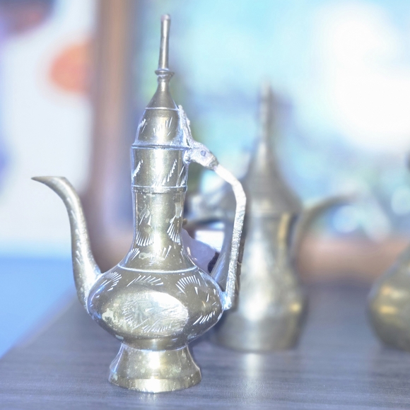 Vintage Brass Genie Lamp Miniature Ewer / Teapot Decor 5” Tall – Made in India - Picture 3 of 15